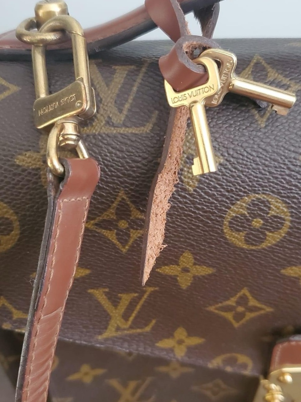Louis Vuitton Monceau 28 Satchel with Brass color hardware. Great project bag - Picture 5 of 16